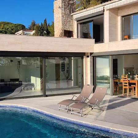 Villa Beachfront - Comfort And Breathtaking Views *