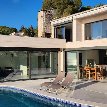 Beachfront - Comfort And Breathtaking Views Villa