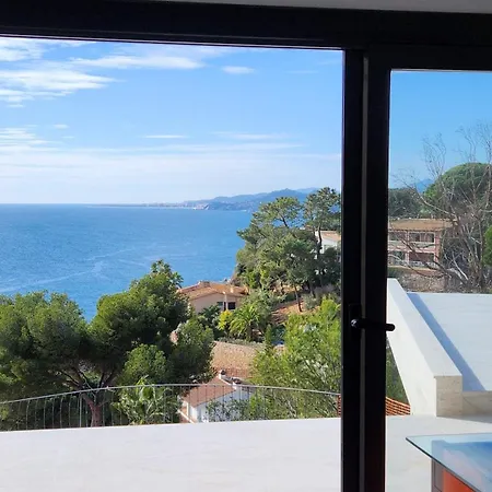 Beachfront - Comfort And Breathtaking Views Villa